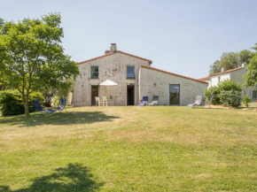 Maison Traditionnelle au Calme avec Jardin et Wifi - FR-1-306-800